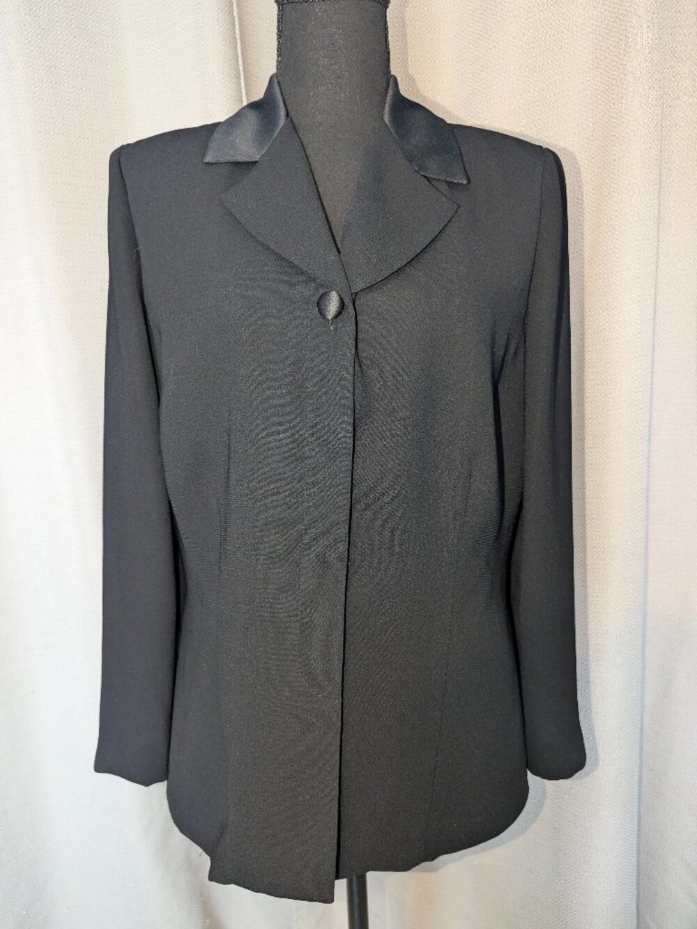 Women's Black Satin-Collar Blazer Jacket